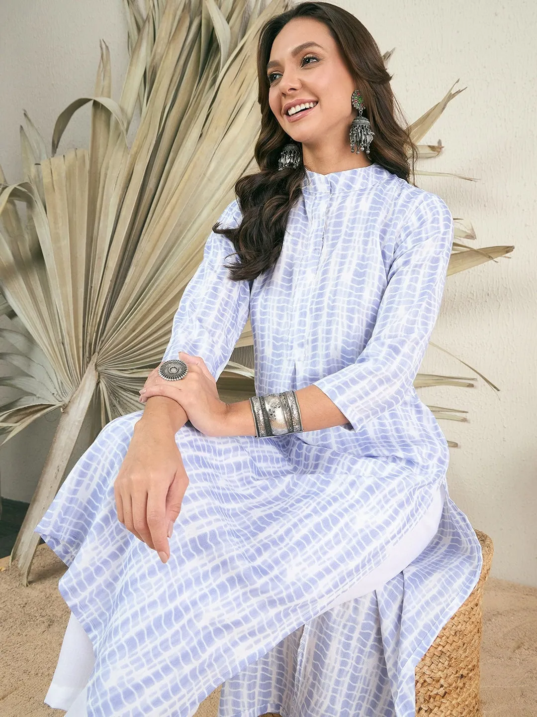 Blue & white Tie & Dye Print Pleated Straight Kurta With Trousers